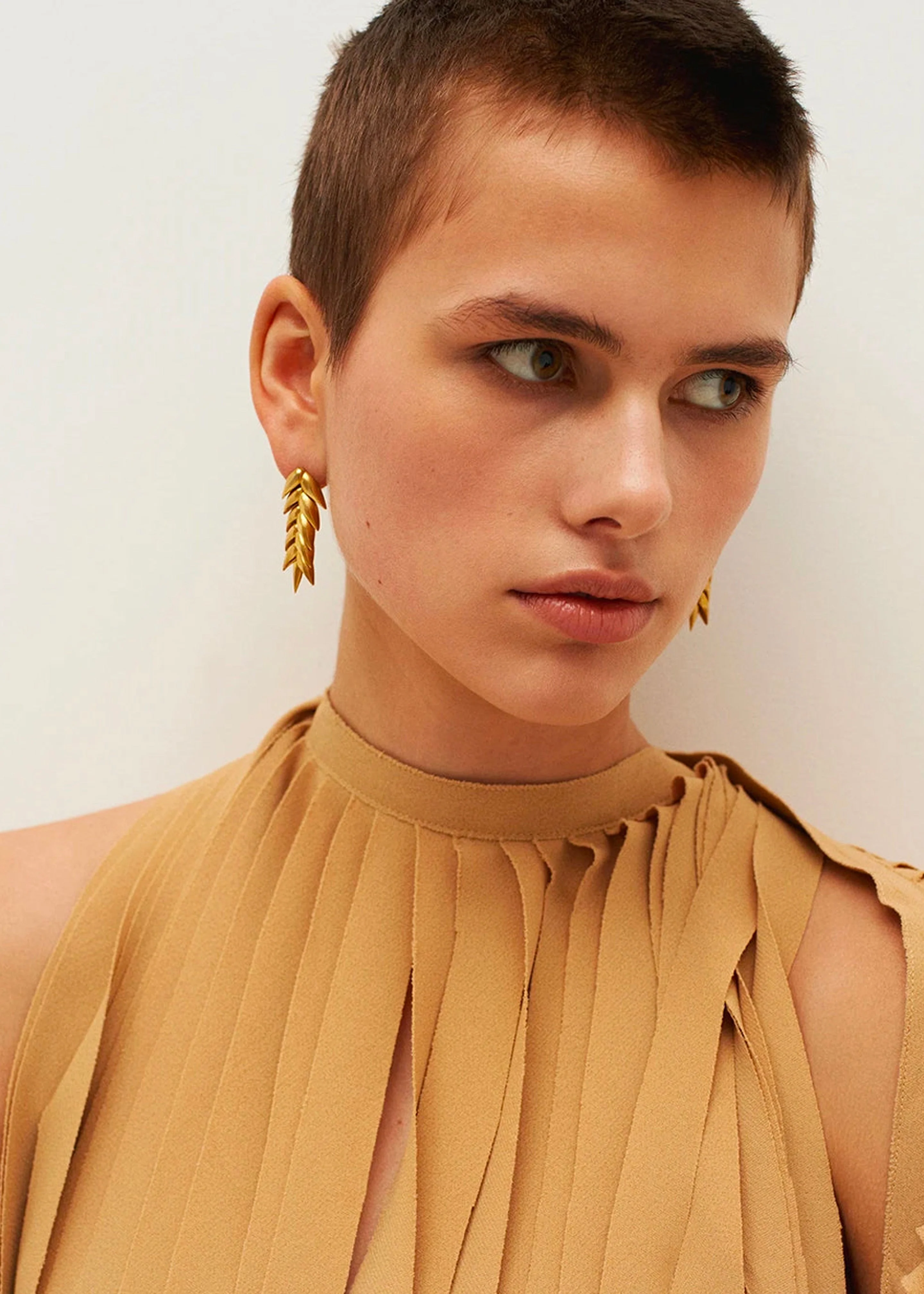 Bevza Spikelet Short Earrings - Gold - Image 4
