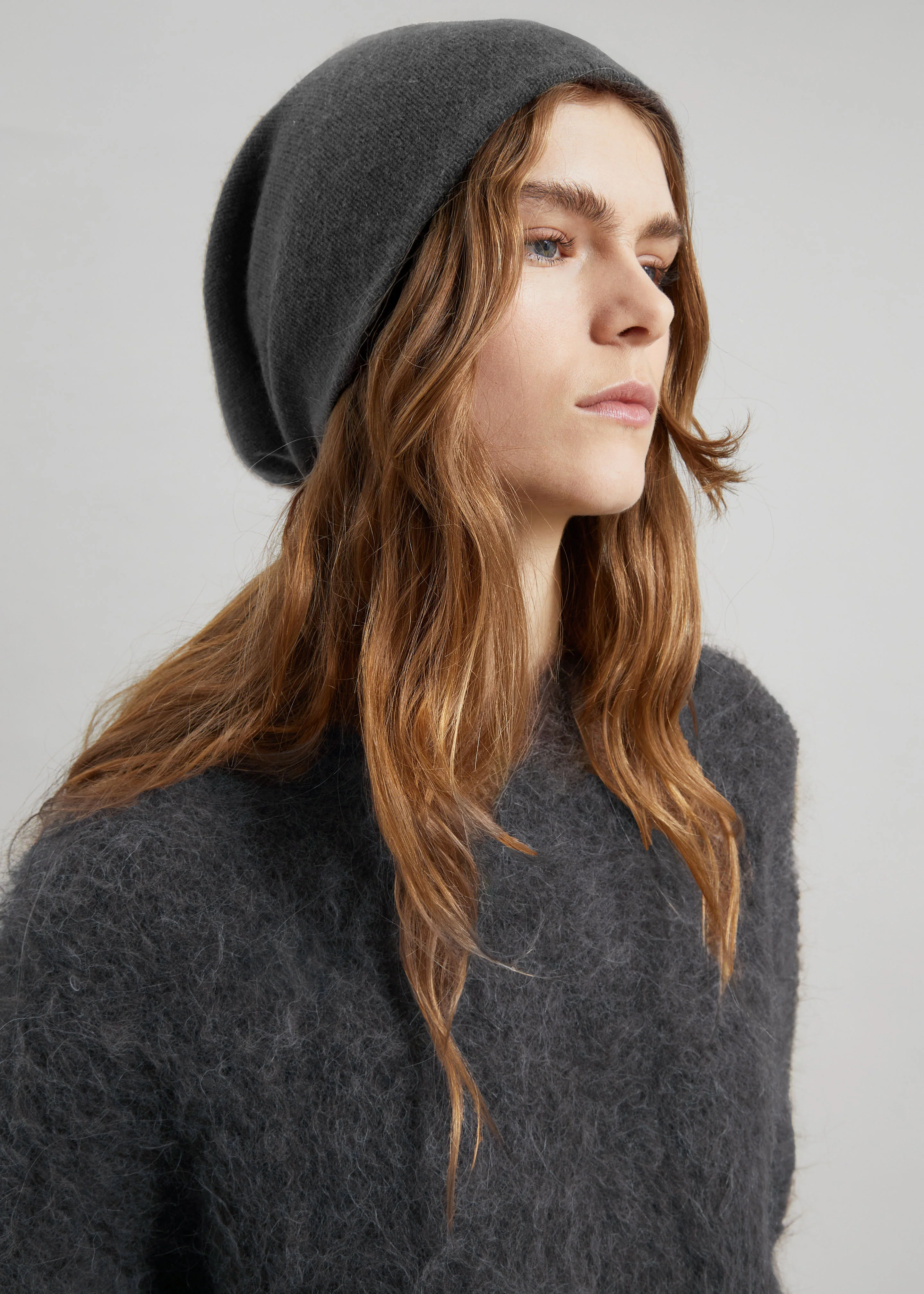 Inko Cashmere Beanie - Dark Grey - Image 3
