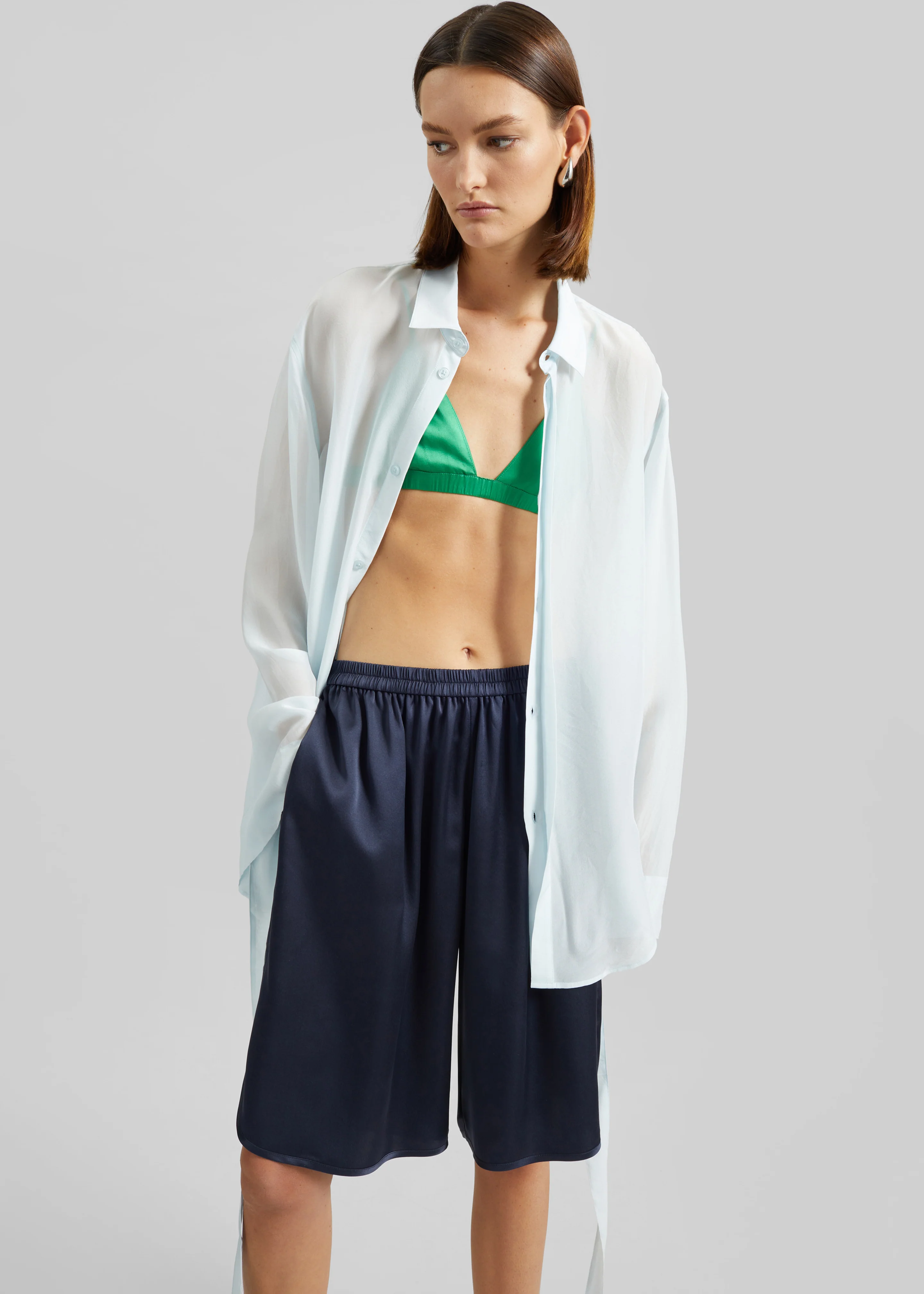 Nelis Silk Bermuda Shorts - Navy - Image 6