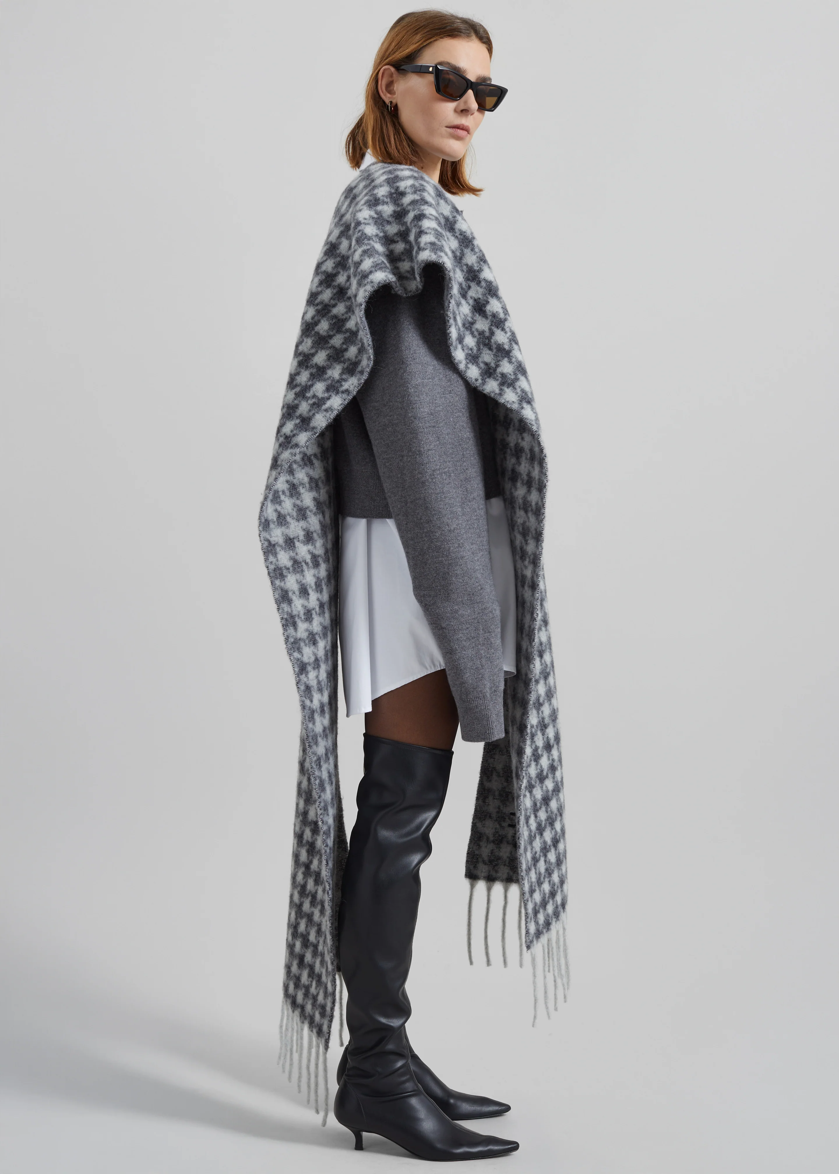 Olari Alpaca Blend Scarf - Grey Houndstooth Check - Image 3