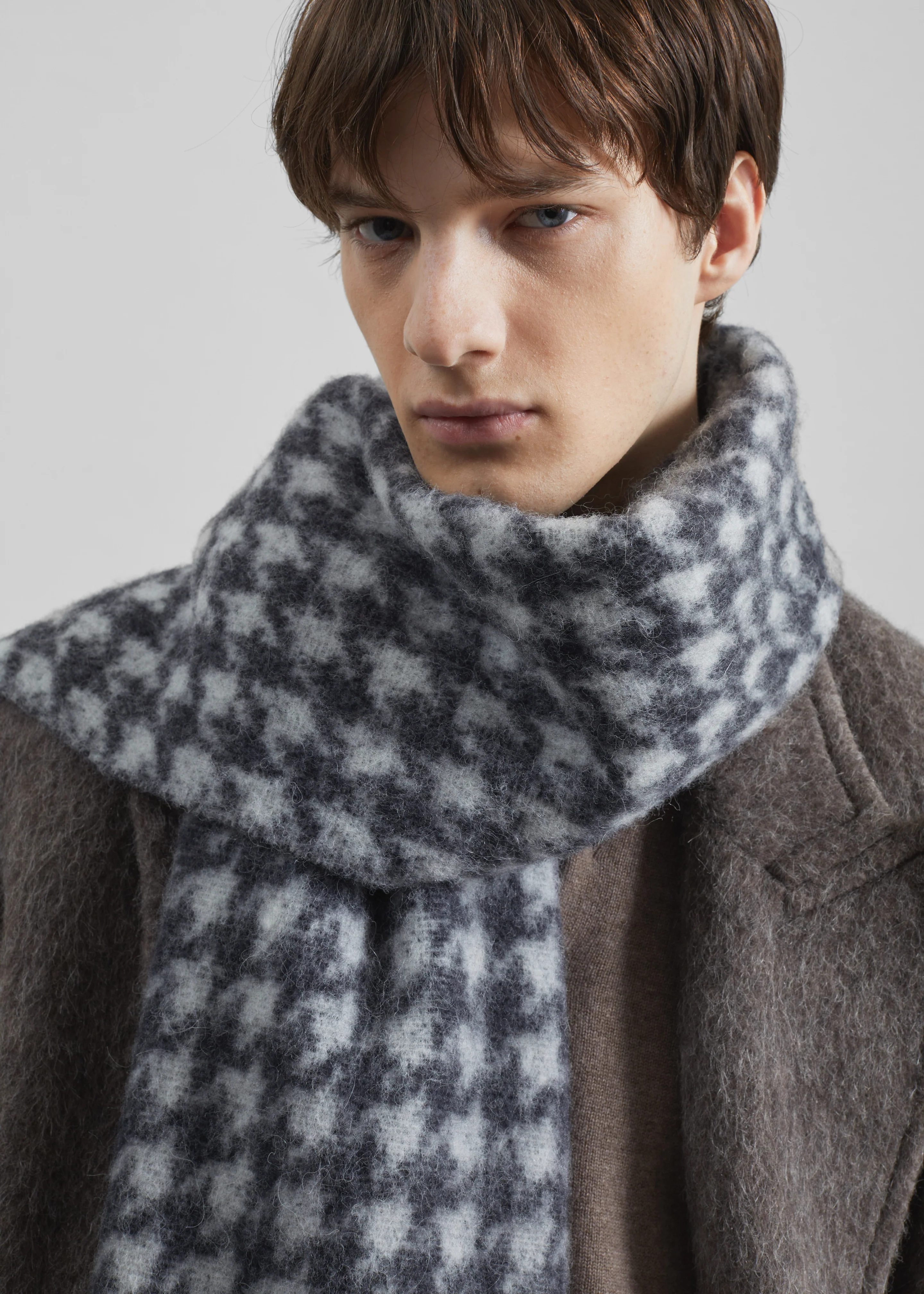 Olari Alpaca Blend Scarf - Grey Houndstooth Check - Image 7