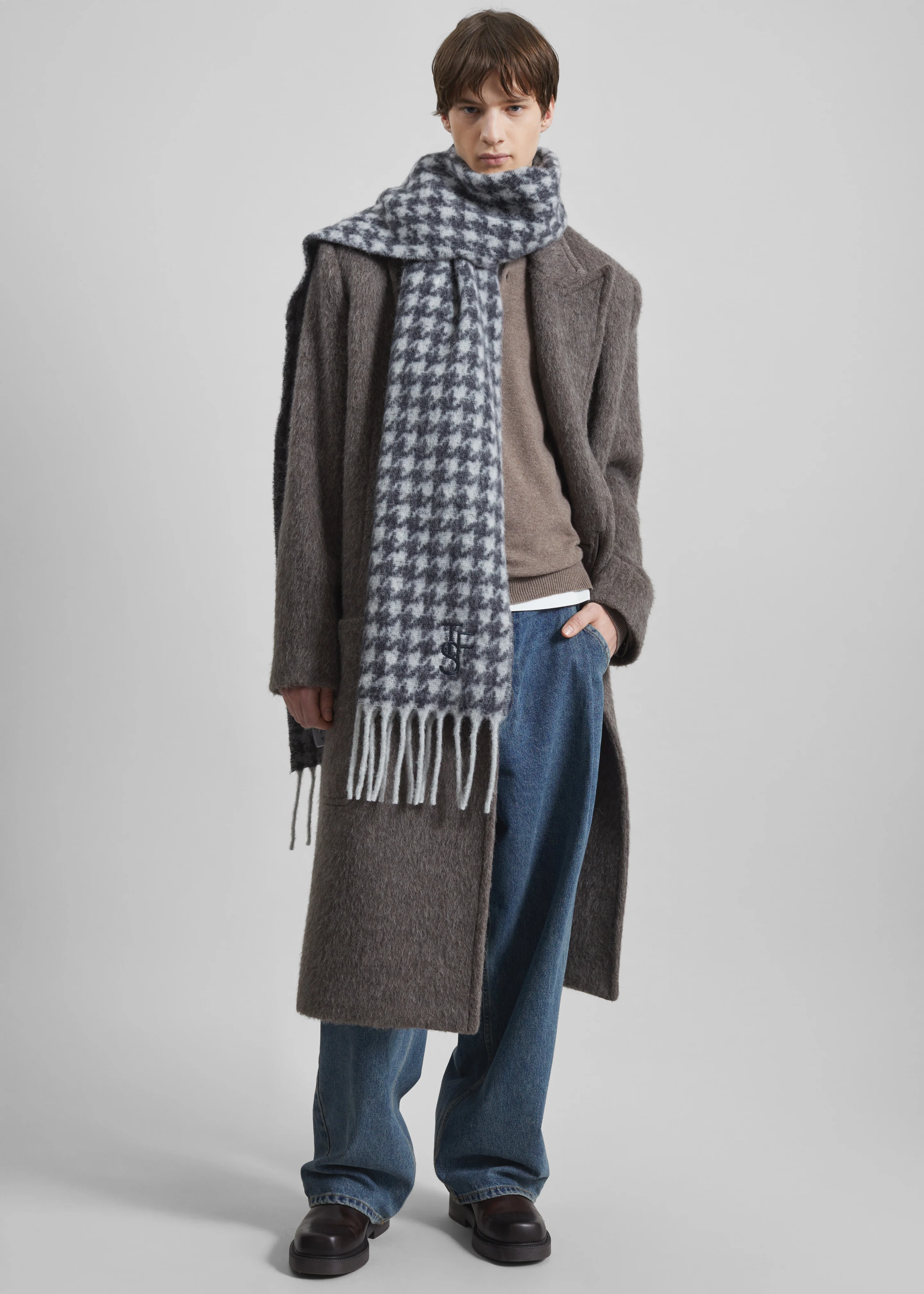 Olari Alpaca Blend Scarf - Grey Houndstooth Check - Image 8